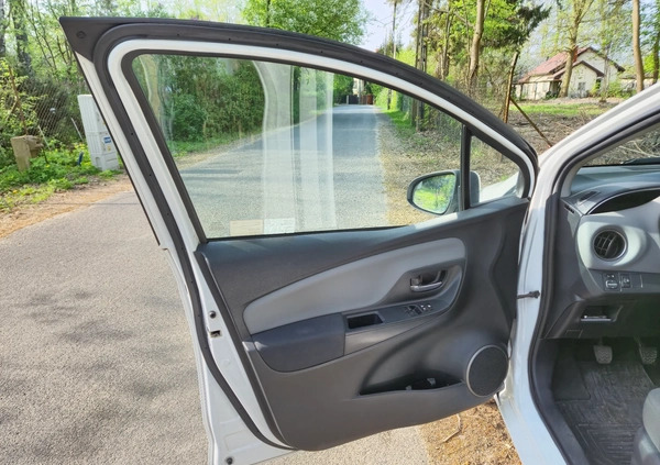 Toyota Yaris cena 33900 przebieg: 170090, rok produkcji 2015 z Lądek-Zdrój małe 232